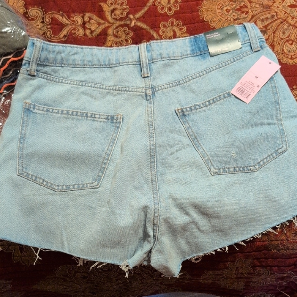 WILD FABLE Womens Light Wash Highest Rise Cut-Off Distressed Jean Shorts - Picture 5 of 15